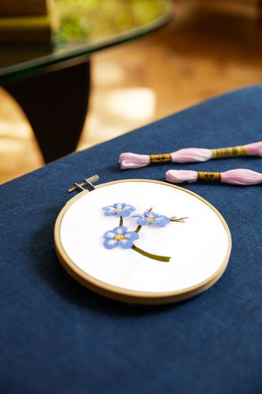 DMC Embroidery Kit - Forget Me Not
